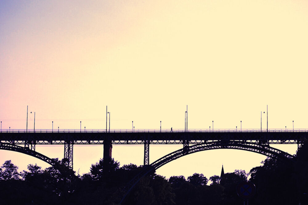 Bruecke violett gelb