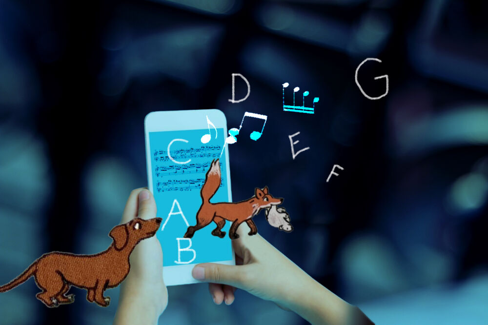 Medienkompetenz Kind Handy Buchstaben Noten web